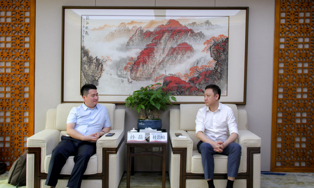 西安投資控股黨委書記、董事長杜巖岫會見西南證券江蘇分公司副總經(jīng)理一行
