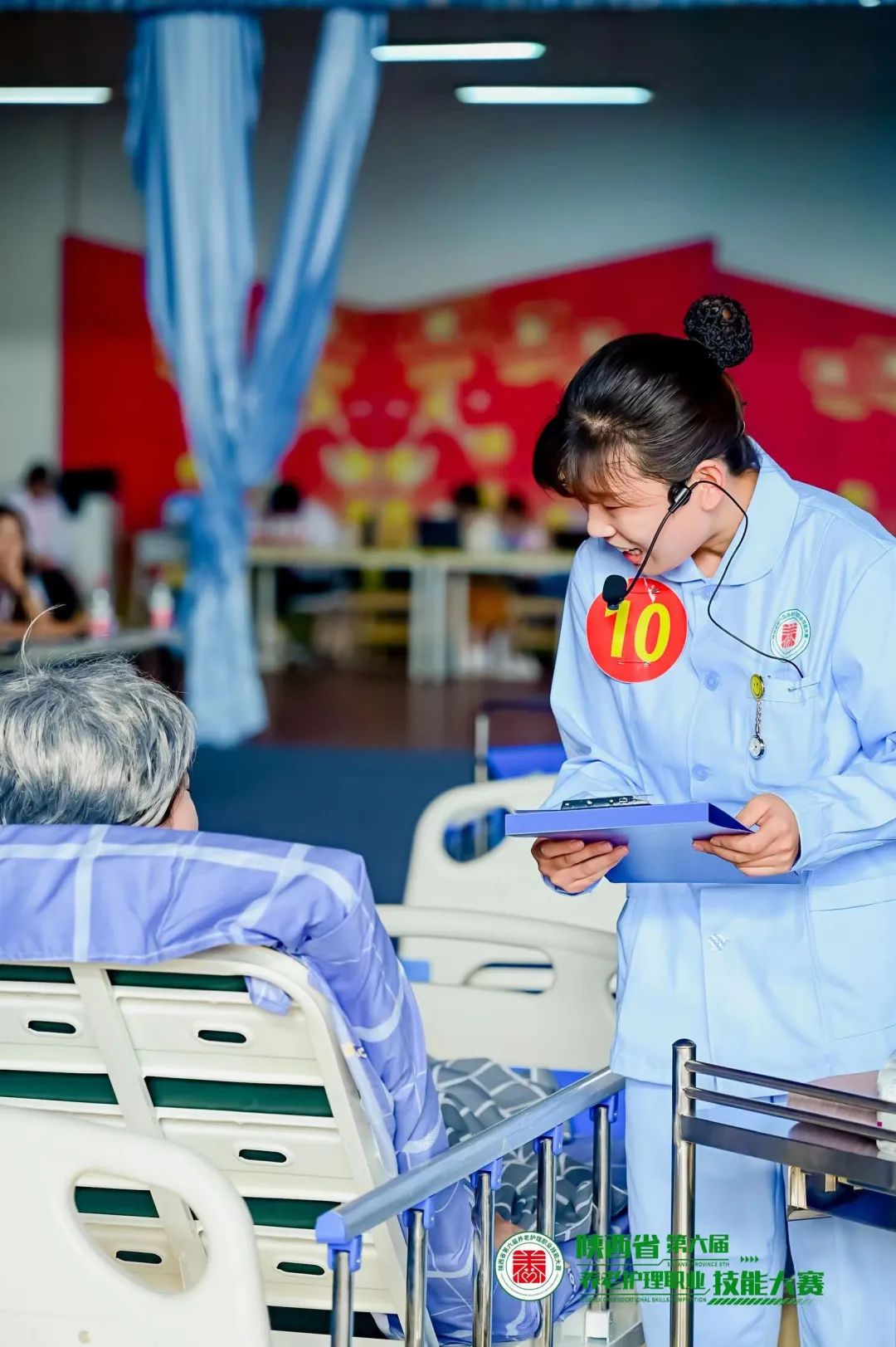 頤悅養(yǎng)老公司的李露露，你是好樣的！
