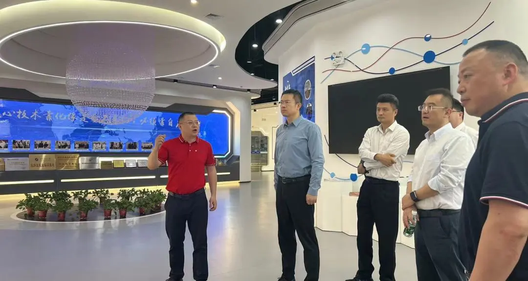 西安投資控股赴和其光電開展業(yè)務調(diào)研