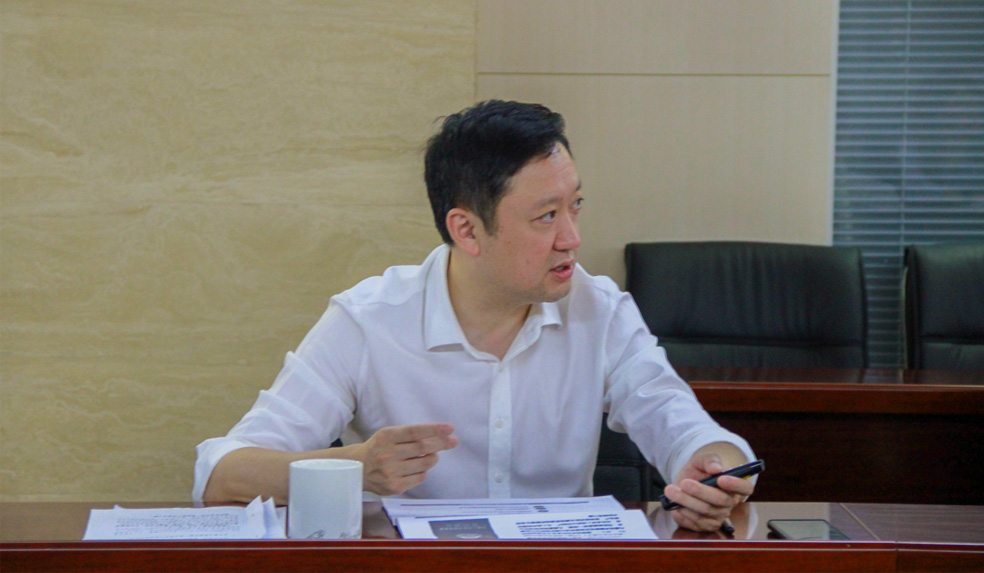 杜巖岫同志參加支部活動(dòng)，為黨員講授黨課
