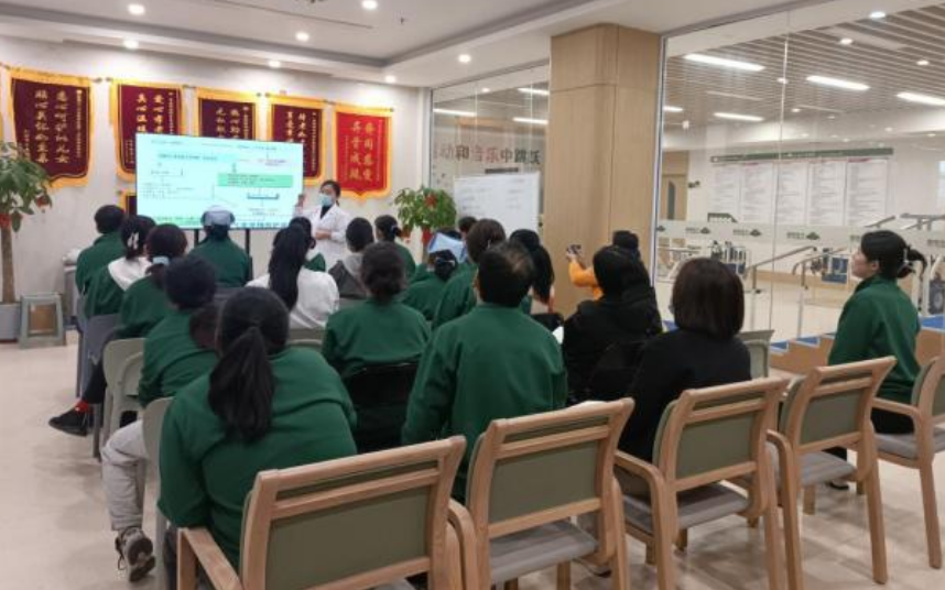 “救”在身邊！共筑服務(wù)安全——頤信養(yǎng)老舉辦急救技能培訓(xùn)